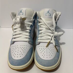 Jordan 1 Mid SE in Blue and White